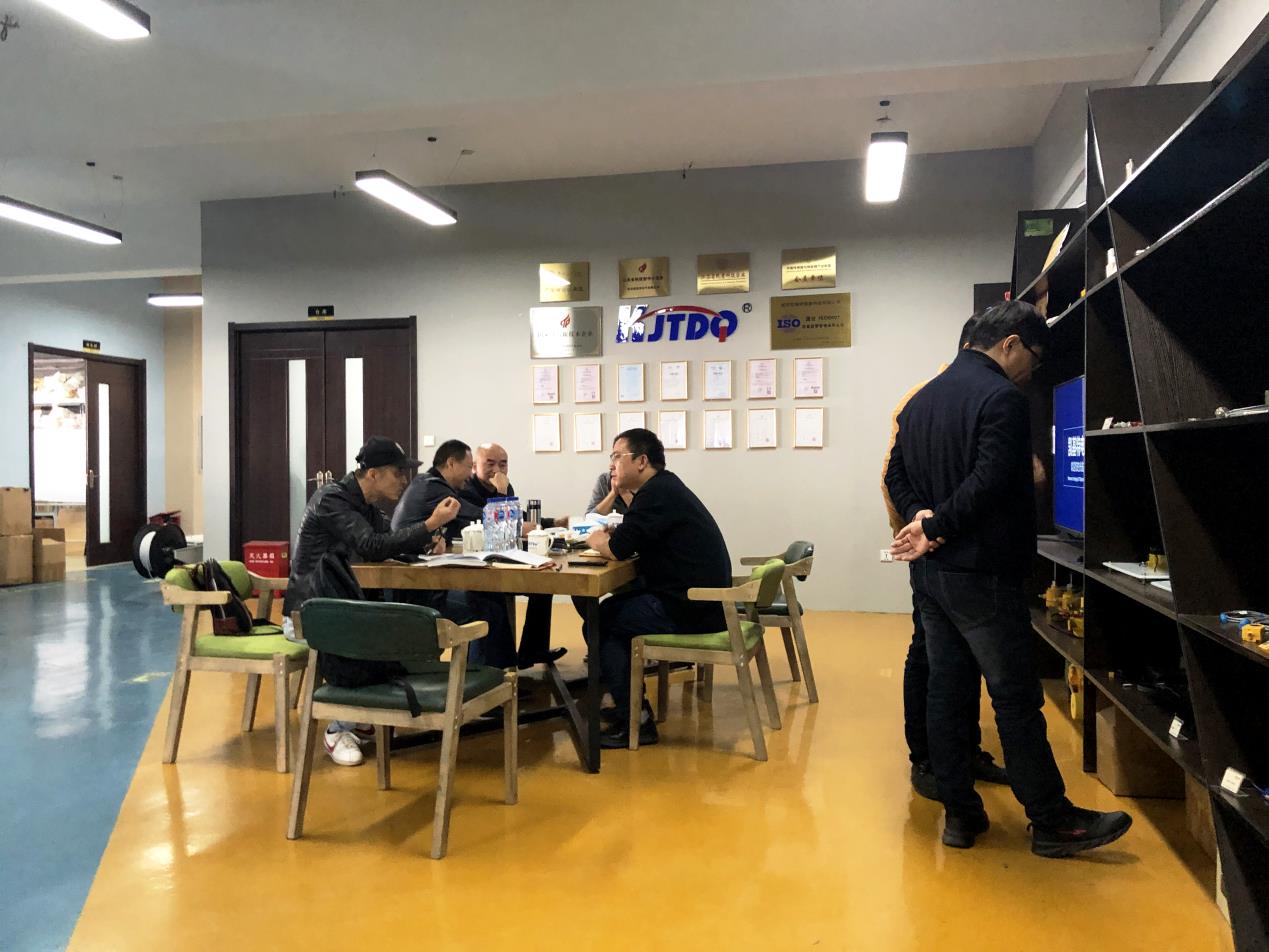 中船動力有限公司、鎮江市高新區商務局等領導一行蒞臨我司參觀考察